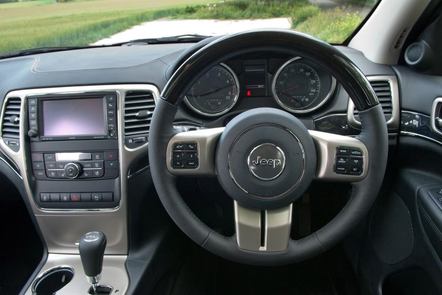  Jeep Grand Cherokee 2011 года  (UK) (фото 8 из 32)